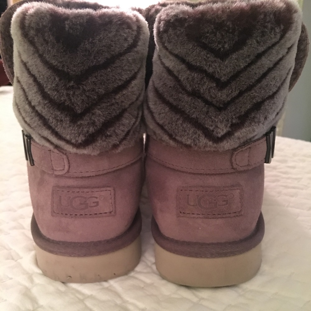 Uggs classic mini boots, like new!